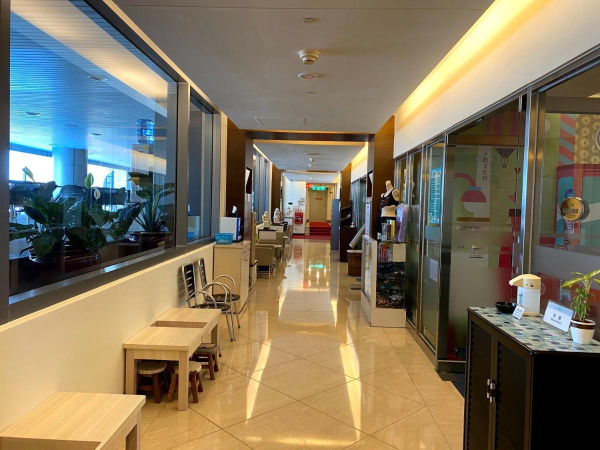 Evergreen Plaza Hotel - Tainan Luaran gambar The interior of the lounge