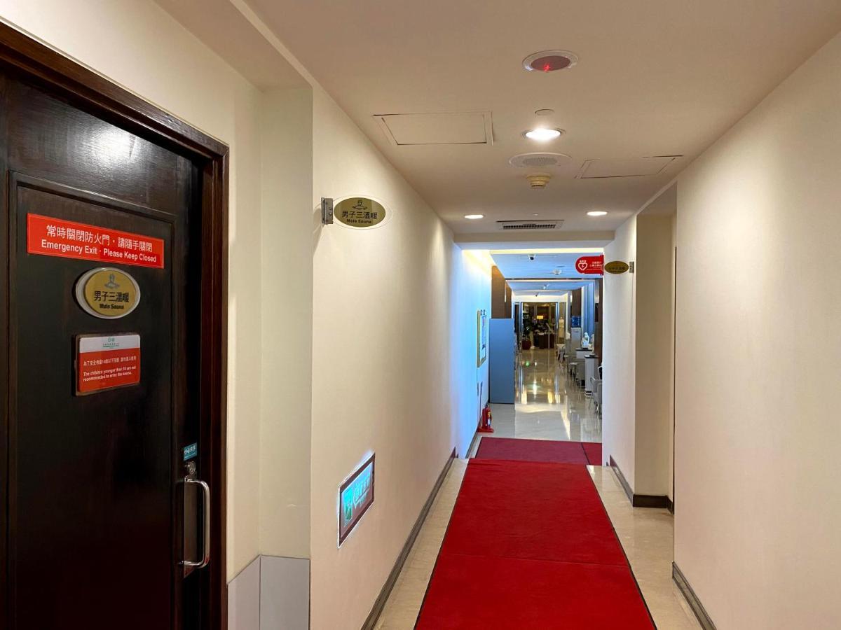 Evergreen Plaza Hotel - Tainan Luaran gambar A corridor in the hotel