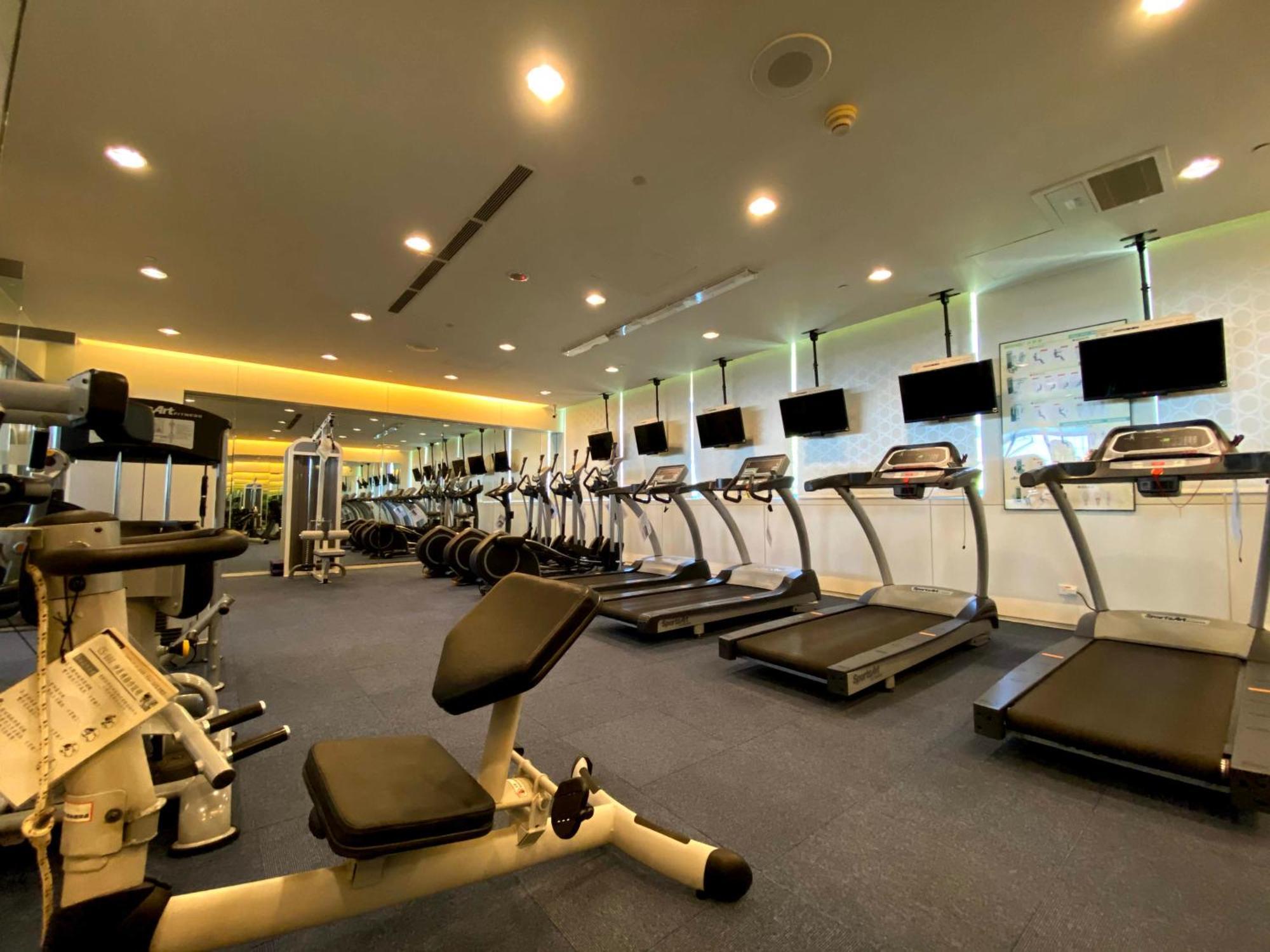 Evergreen Plaza Hotel - Tainan Luaran gambar The gym at the hotel